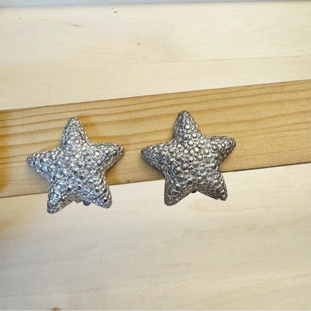 Vintage Raffine Silver Tone Metal Starfish Clip On Earrings